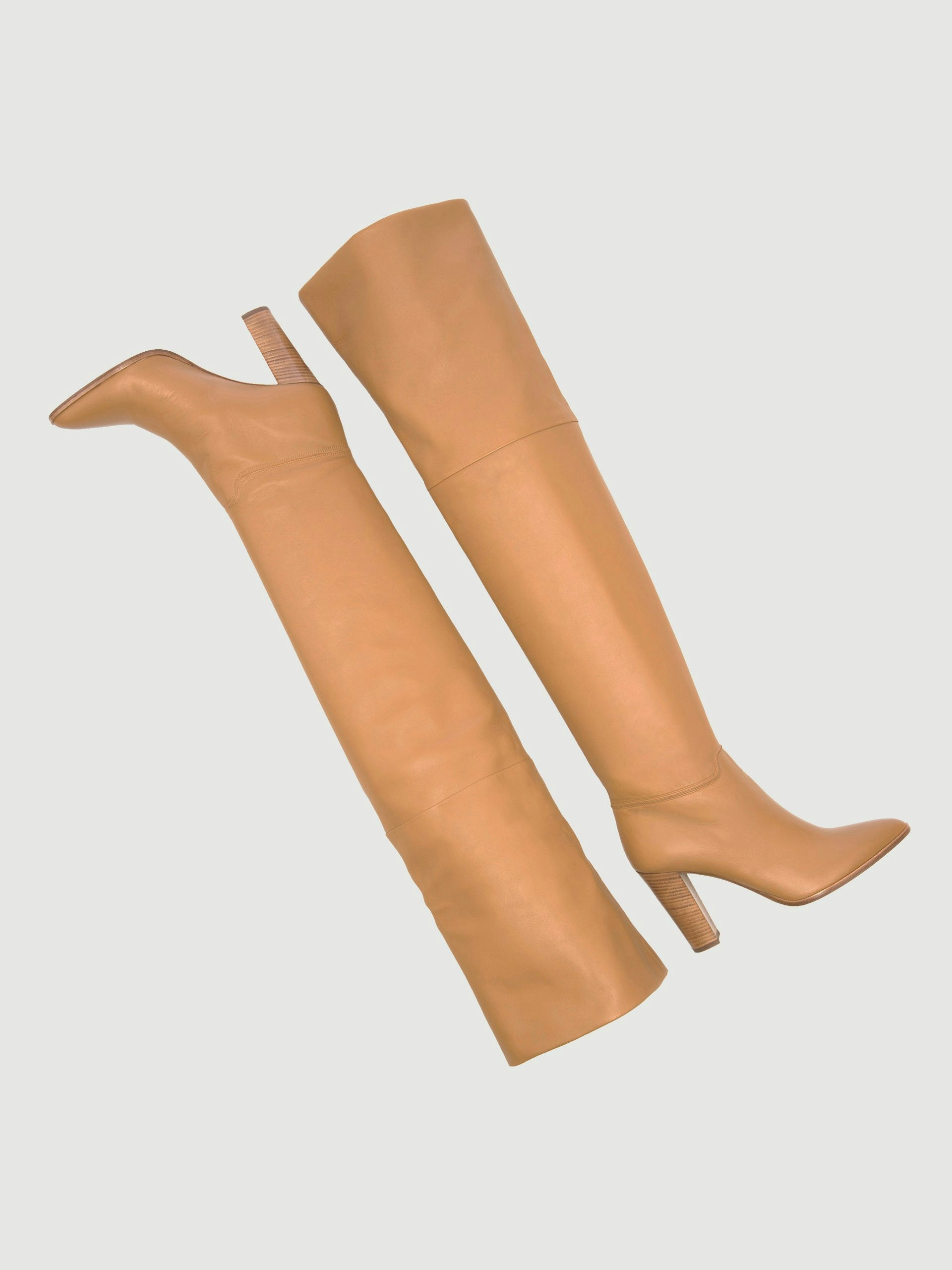 boots front view